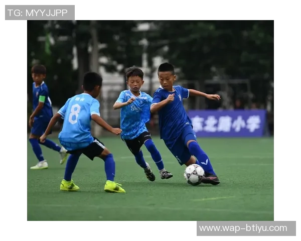 探索v登足球的魅力与技术提升之路，助力年轻球员成长与发展